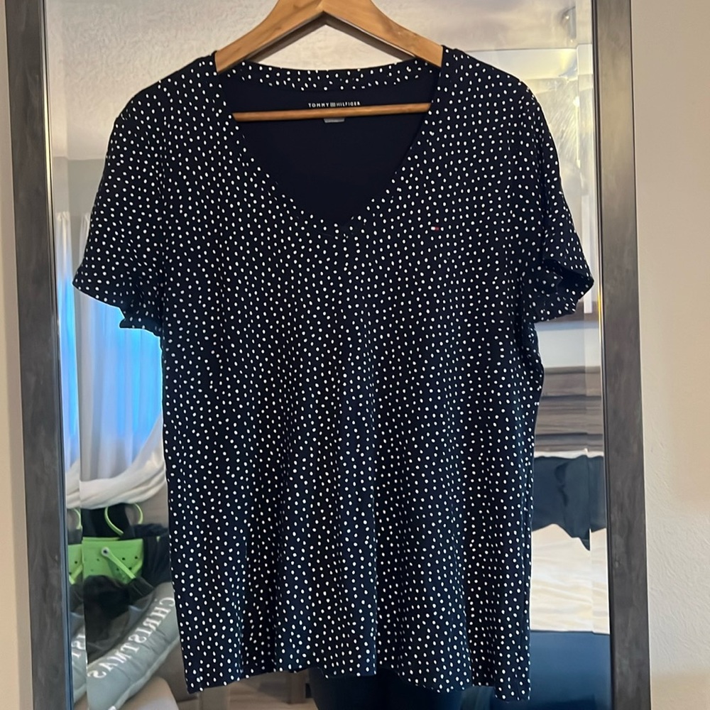 Like new Tommy Hilfiger V neck
